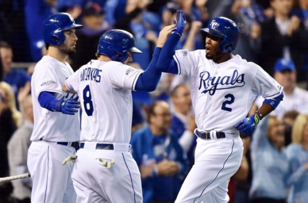 ROYALS SCORE SEVEN RUNS IN SECOND INNING IN WORLD SERIES GAME 6